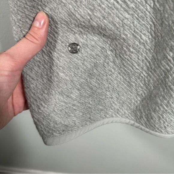 Lululemon On Repeat Jacket Heathered Core Light Grey Size 4 Athletic Outdoor Gym - Picture 6 of 16